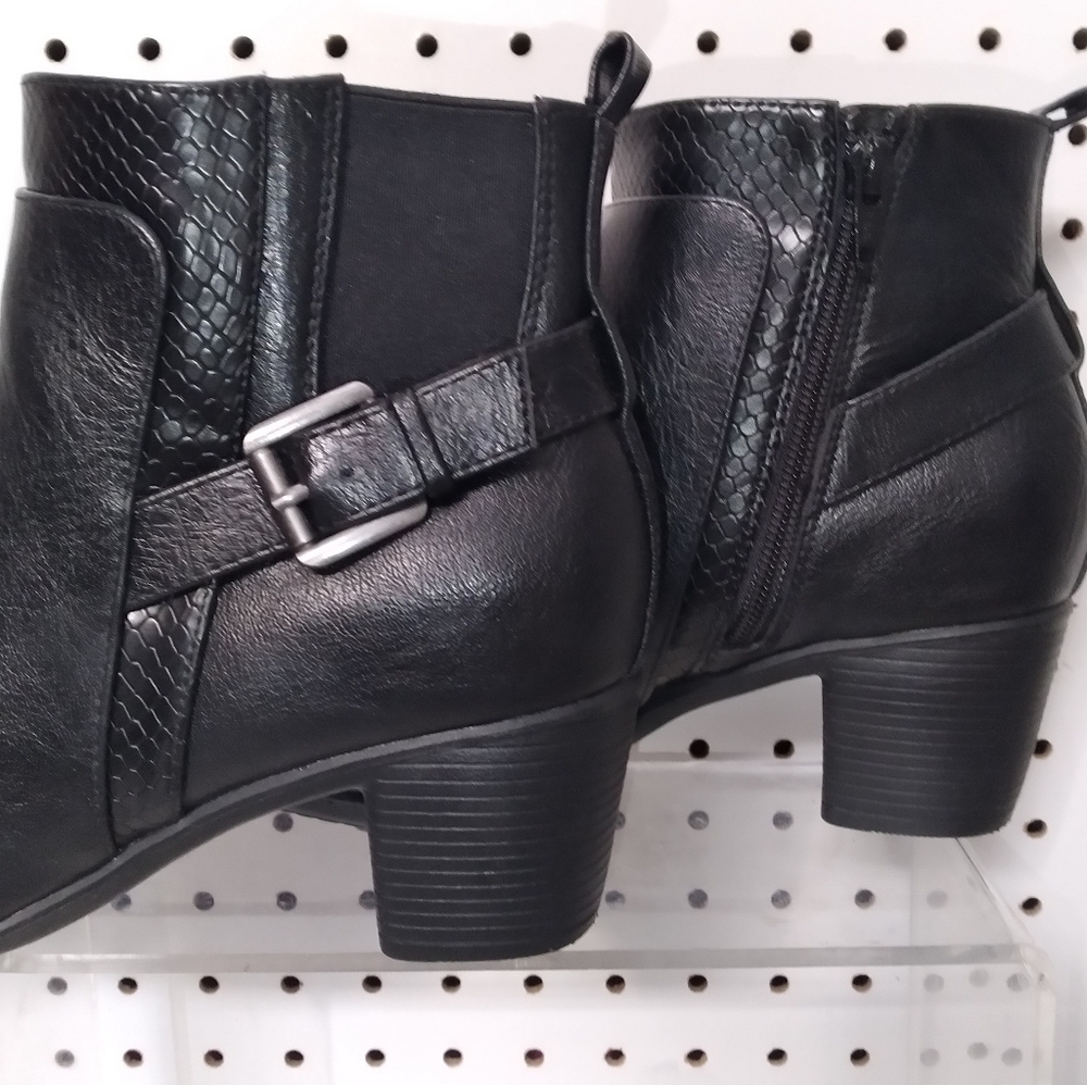 Women’s Black Boots | Comfort Lightweight Buckle Mid Ankle Booties Zip up 8 W - Picture 6 of 9